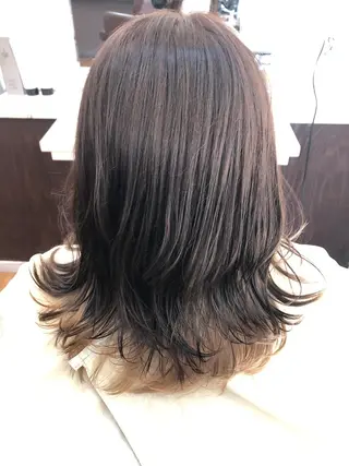 ミディアム Well's TAIGAのヘアスタイル