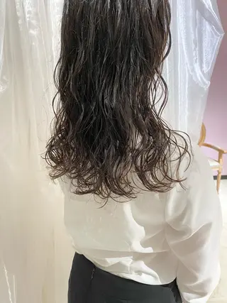 ロング パーマ 藤井 貴美子のヘアスタイル