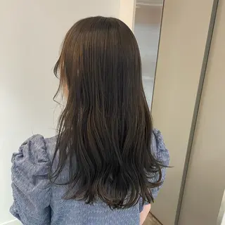 セミロング 亀山 由里菜のヘアスタイル