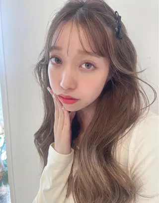 ロング カラー レイヤーカット、 大人可愛い 中村美羅のヘアスタイル