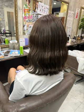 ミディアム 土屋朱理/ ハイトーンカラーのヘアスタイル