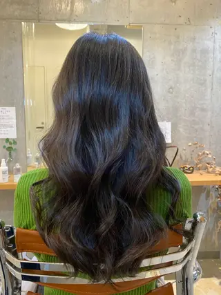 ロング タツキ／レイヤー／ パーマ／艶カラーのヘアスタイル