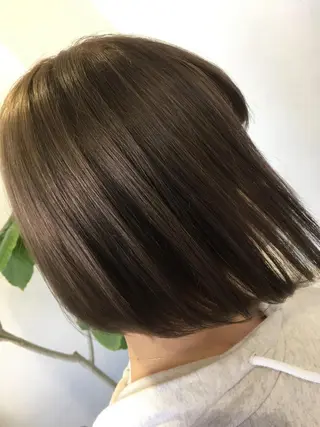 ミディアム カラー 塩崎 明菜のヘアスタイル