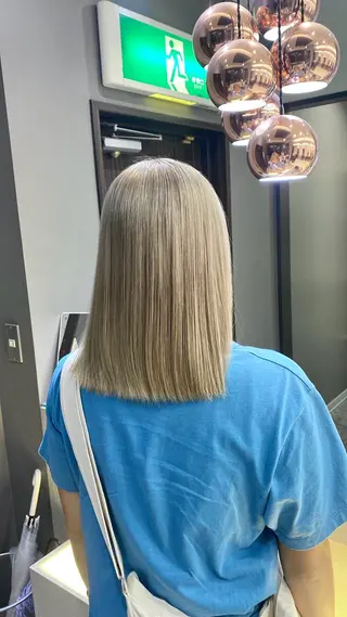 ミディアム カラー noa 寒色系カラーブリーチのヘアスタイル