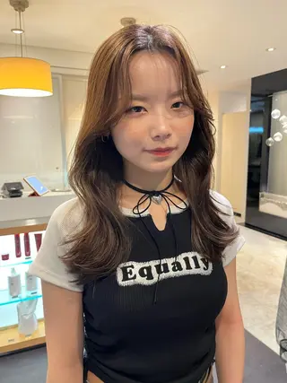 セミロング 南 妃那のヘアスタイル