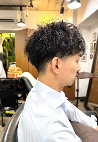ショート パーマ メンズ 漫画が読める美容室/ omoのヘアスタイル