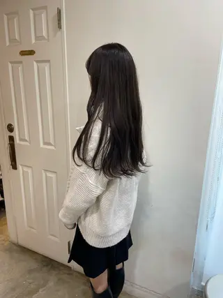 ロング カラー MIOベージュカラー 柔らかいカラーのヘアスタイル