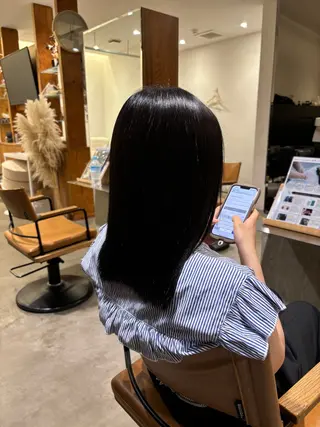 ミディアム カラー 小木曽 里華のヘアスタイル