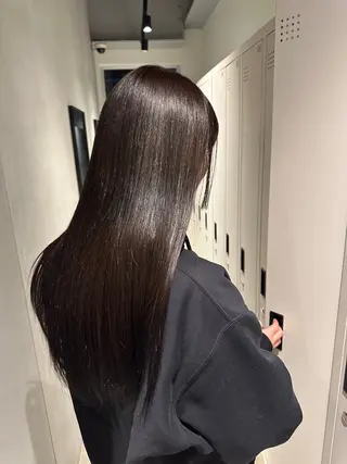 ロング カラー Aura所属・丸山 心 / 艶カラーのヘアスタイル