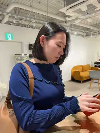 ミディアム カラー 阪本 桃のヘアスタイル