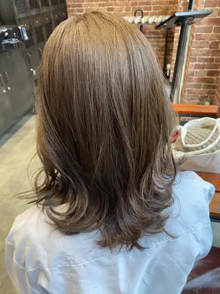 セミロング 花見 亜沙美のヘアスタイル