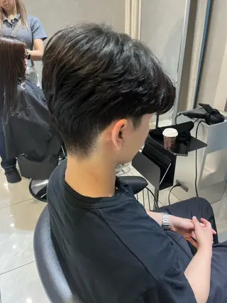 パーマ メンズ 韓国メンズ特化 ダウン・毛流れパーマのヘアスタイル