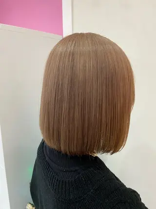 ミディアム カラー Hirona ベージュ/暖色カラーのヘアスタイル