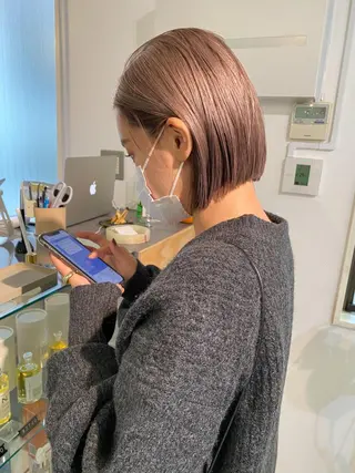 ショート カラー 顔周りレイヤー/韓国 ブリーチminamiのヘアスタイル