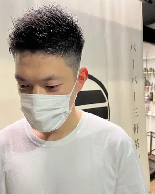 ショート ラヴィザバーバー所属・メンズカット オカムラリョウのヘアスタイル