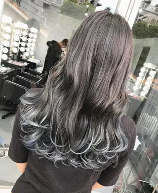 セミロング カラー TOMOYAレイヤー ブリーチ縮毛矯正のヘアスタイル