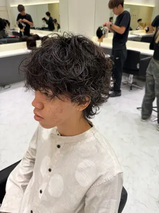 パーマ メンズ ウォーレントリコミ ニューヨーク所属・メンズ特化 北爪 龍一のヘアスタイル