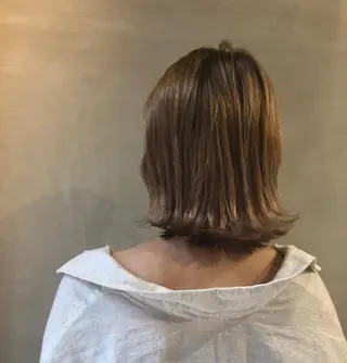 ミディアム 小林 愛花のヘアスタイル