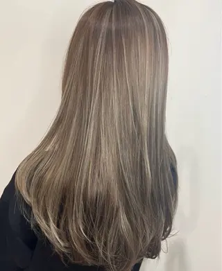 カラー 林 美月のヘアスタイル