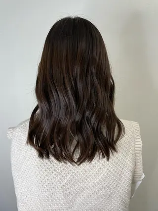 セミロング 川畑 大地/波巻きパーマのヘアスタイル