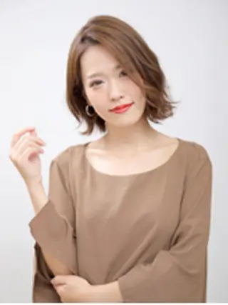 ミディアム 神田 菜々子のヘアスタイル