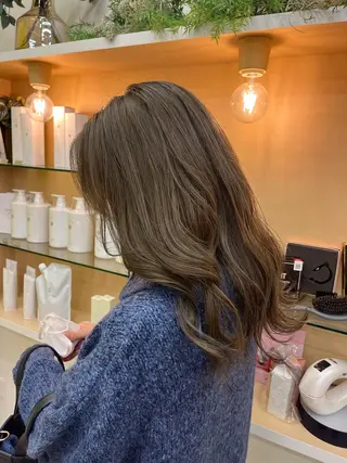 セミロング カラー パーマ ヘアアレンジ 山下 とよかのヘアスタイル