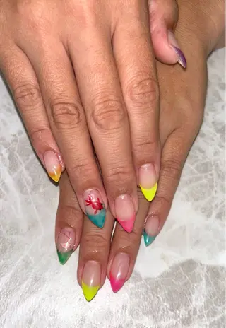 ショート ネイル MADIA 横浜所属・池上 優希のネイルデザイン