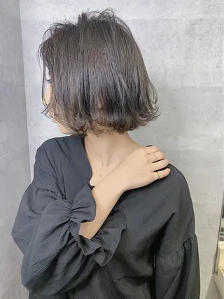 ミディアム カラー _WHITE 難波本店のヘアスタイル