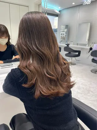 ロング メンズ 艶感ミルクティー🤍 色落ち綺麗🤍ともやのヘアスタイル