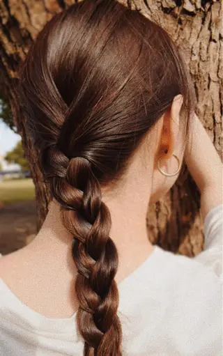 モダーン北鎌倉所属・中溝 アカリのヘアスタイル