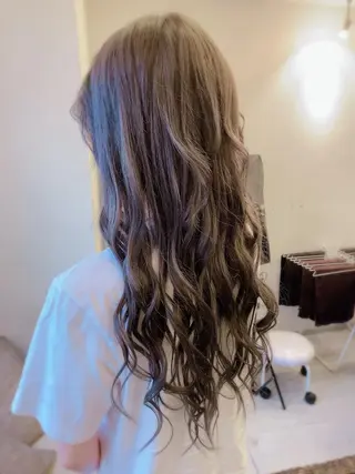 ロング カラー 🍀Moda by Grande🍀のヘアスタイル