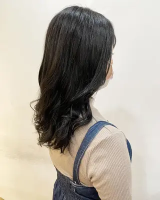 セミロング カラー あずまぐち めぐみのヘアスタイル