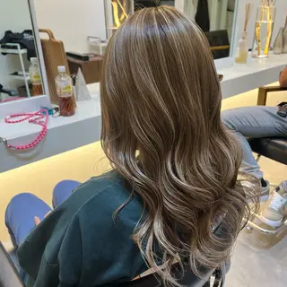 ロング カラー GISELA サリナのヘアスタイル