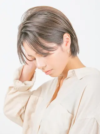ショート カラー 黒川 真実のヘアスタイル