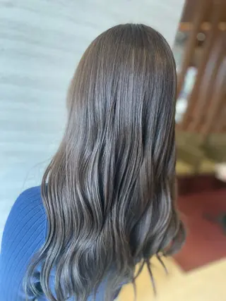 ロング カラー 中間 知佳子のヘアスタイル