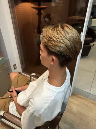ショート カラー L'arte所属・松並 直のヘアスタイル