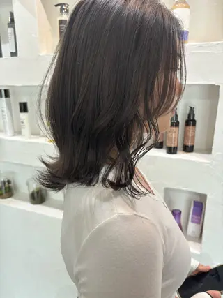 ミディアム 顔周りのデザイン特化 井手麻梨栄のヘアスタイル