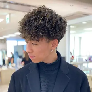 ミディアム パーマ 銀座メンズパーマ🦚 ブリーチ🌿レイヤーのヘアスタイル