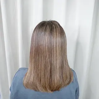 セミロング カラー かなざわ みかのヘアスタイル