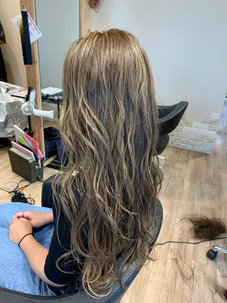 ロング カラー 大久保 隆蔵のヘアスタイル