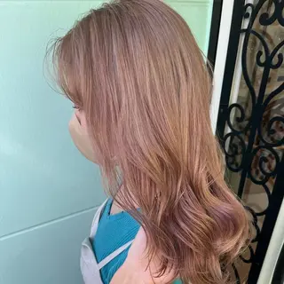 ロング 夏向/ハイトーン /パーマのヘアスタイル