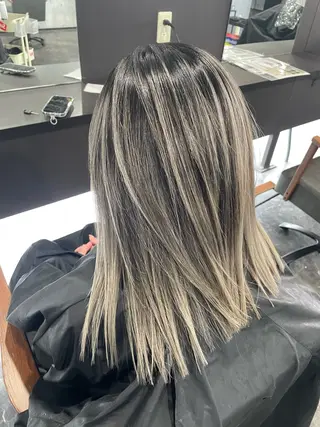 カラー REGOLITH （レゴリス）所属・山田隆成/韓国カット バレ、ハイライト得意のヘアスタイル