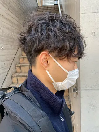 ショート パーマ メンズ ブリーチなしで透明感 艶カラー【Ryo】のヘアスタイル