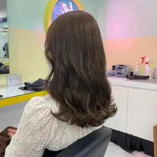 ミディアム カラー ナチュラルベージュ 🧸yuuna🧋のヘアスタイル