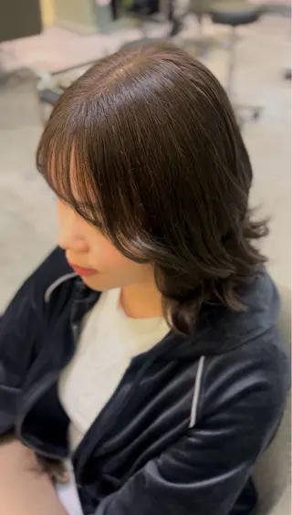 ミディアム 高野 春菜のヘアスタイル