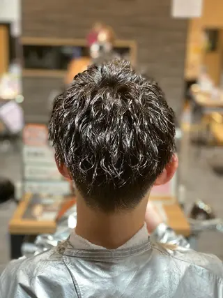 パーマ メンズ 尾崎 優也のヘアスタイル