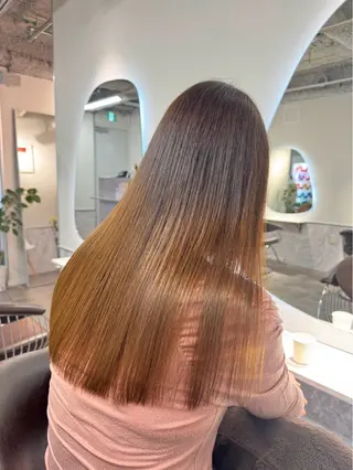 ロング Afinar／ ユイカのヘアスタイル