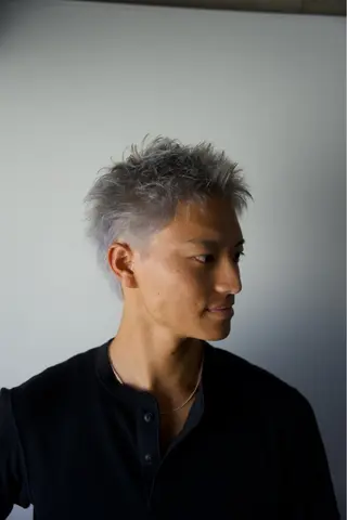 ショート カラー メンズ スパイキーショート パーマ　具志堅　太志のヘアスタイル