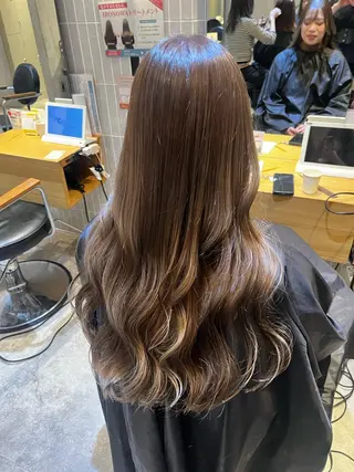 ロング カラー ラフィスヘアードープ所属・👑髪質改善Wカラー /グレージュ/アユカのヘアスタイル