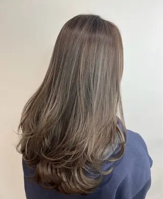 カラー 林 美月のヘアスタイル